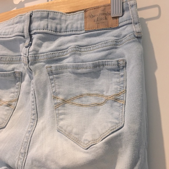 Abercrombie & Fitch Super Skinny Low Rise Light Wash Distressed Jeans - Picture 7 of 10